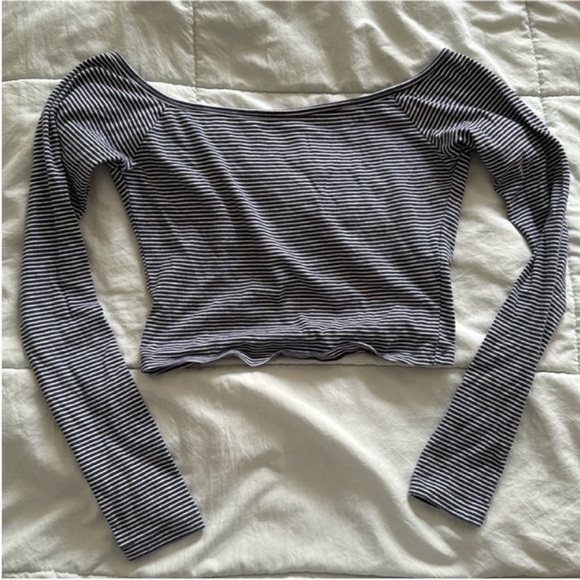 Hollister Crop Top - Picture 1 of 3